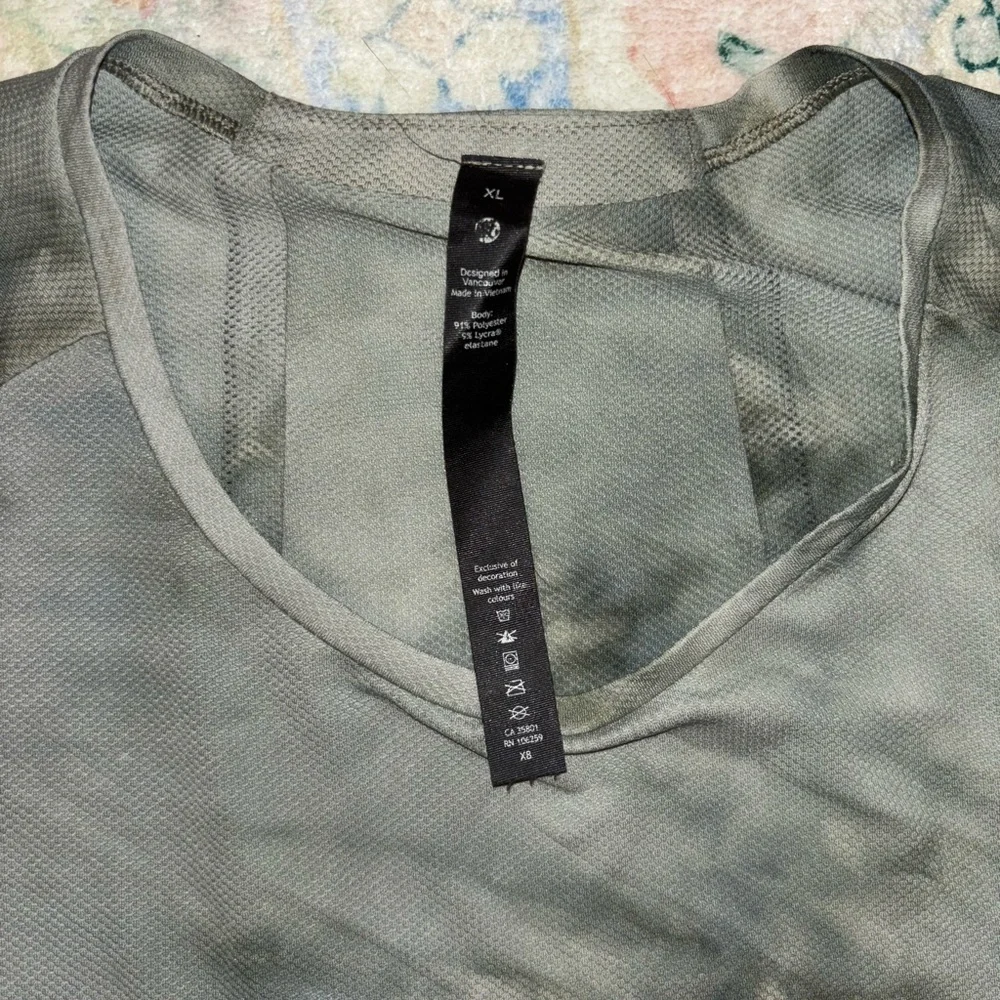 Men’s Lululemon athletic shirt